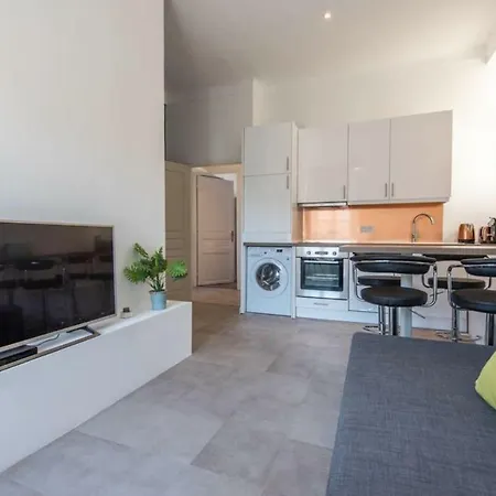 Modern Apt For 4p, Near Beach & City Centre * Cannes